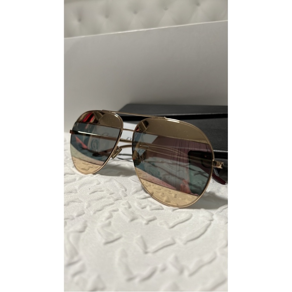 ‼️SOLD‼️ Dior Sunglasses Perfect Condition 😎 - Picture 3 of 10